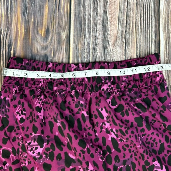 Lululemon Track That Mid-Rise Lined shorts - Picture 7 of 9